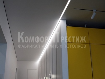 Парящие натяжные потолки в прихожей 9